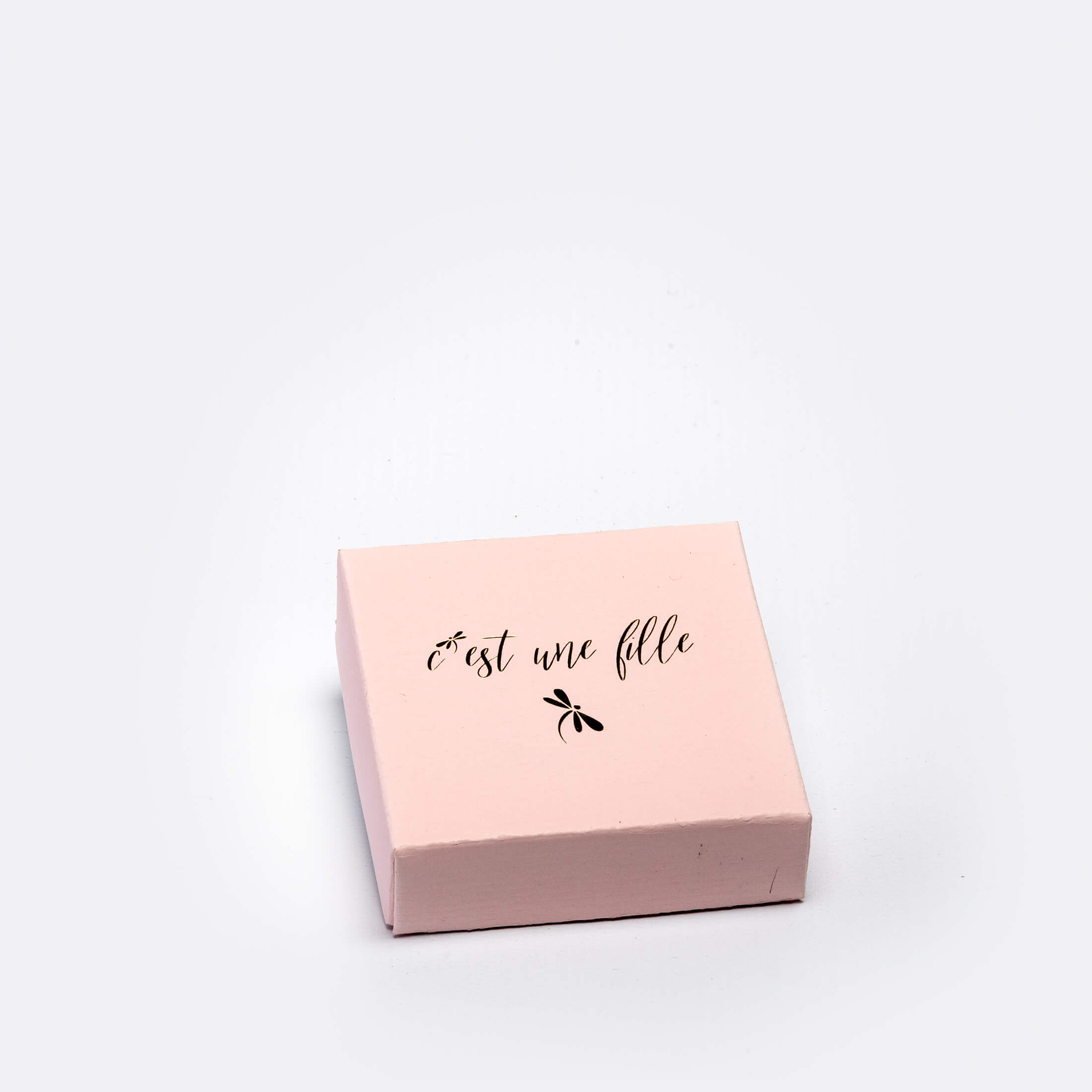 Boîte carrée pour dragées, 2 pièces, 5 x 5 cm., avec impression "c'est une fille"