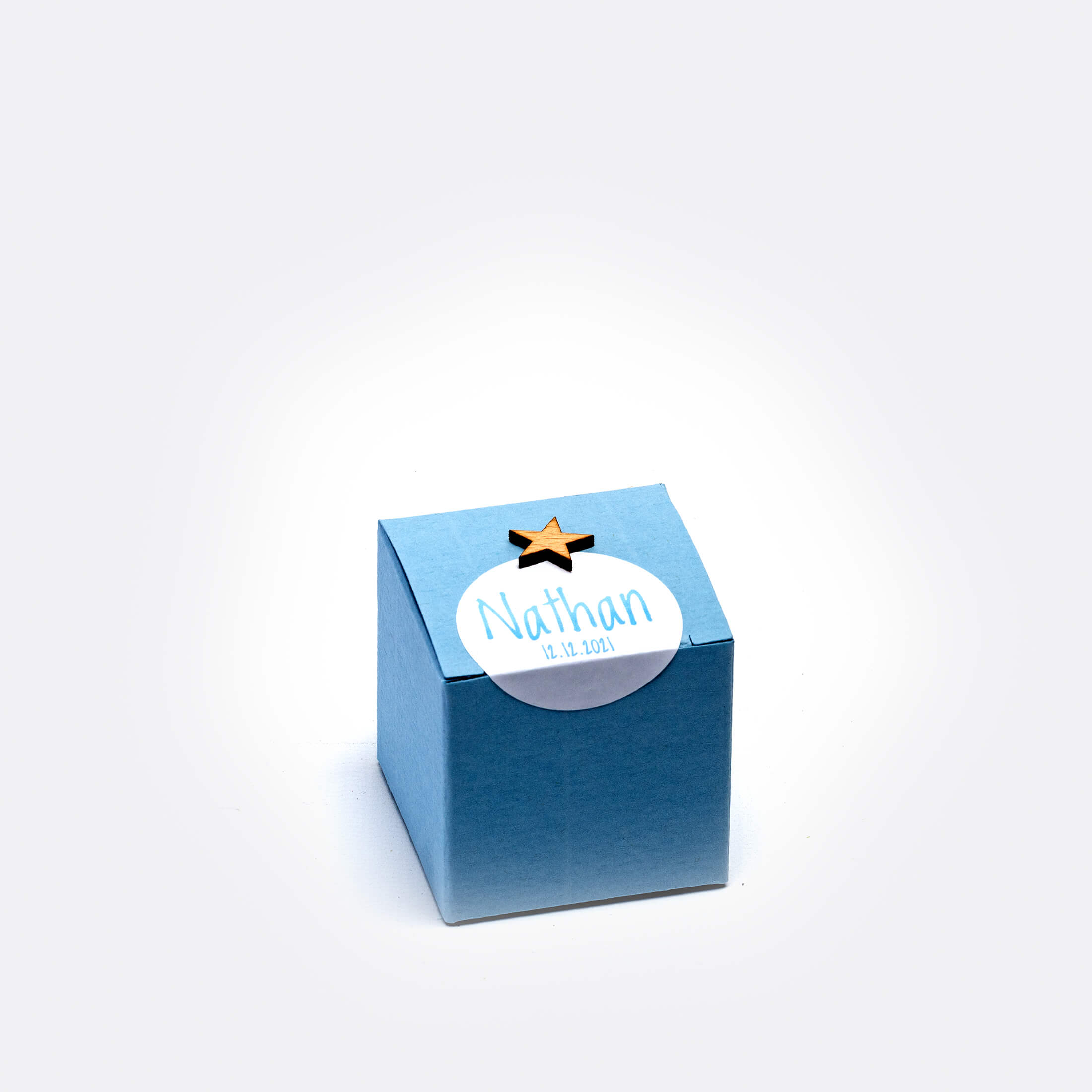 Boîte cubique pour dragées, 5 x 5 x 5 cm., couleur bleu, lignée